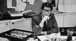 Yves Saint Laurent dans son studio, 1986 © DR