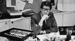 Yves Saint Laurent dans son studio, 1986 © DR
