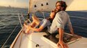 Expérience privée de 2 heures avec coucher de soleil, vin, cava et voile à Barcelone