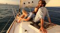 Expérience privée de 3 heures avec coucher de soleil, vin, cava et voile à Barcelone